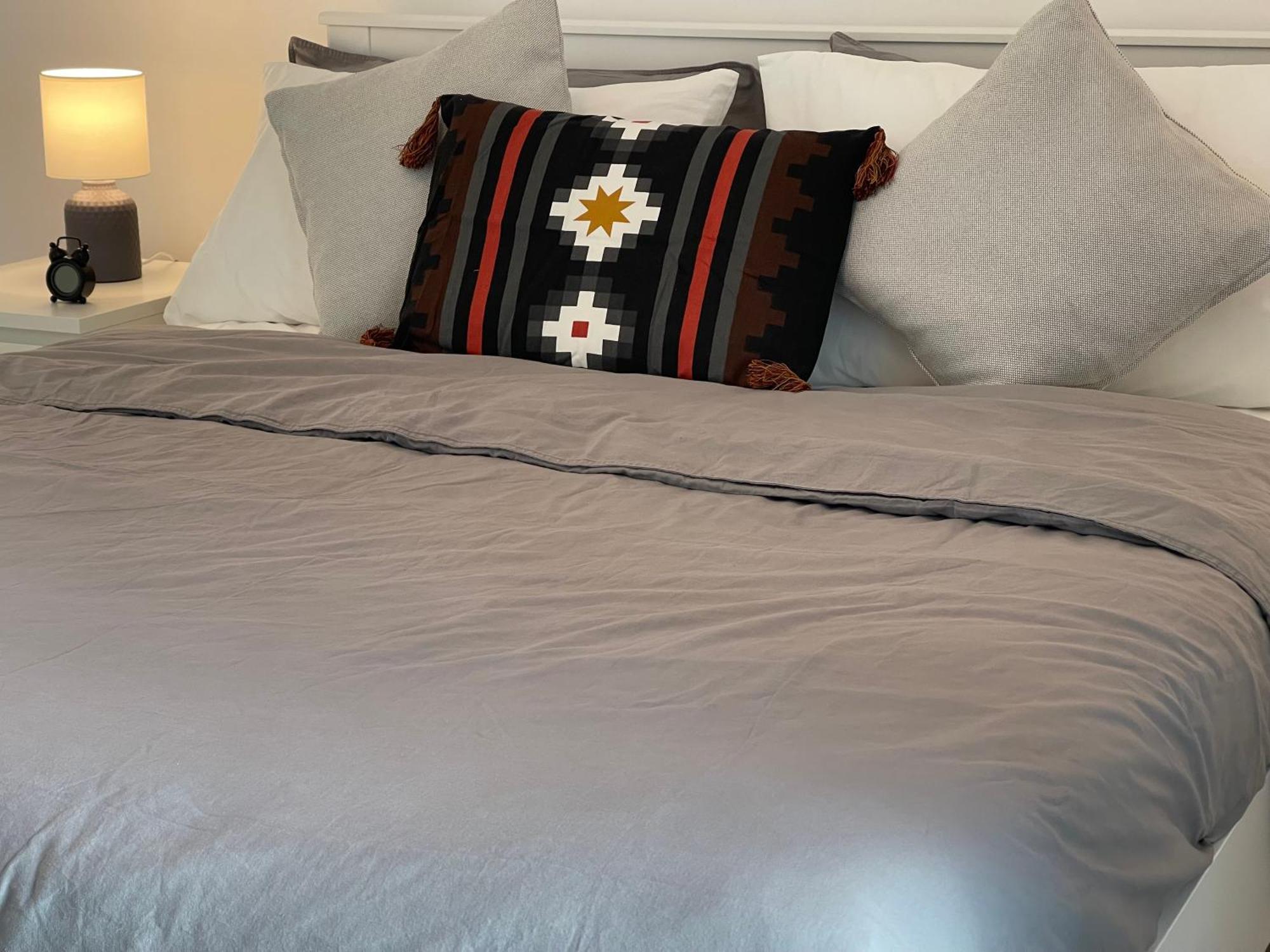 Daisy Hill 1br Waters Edge Canal View Theme Parks Yas Island