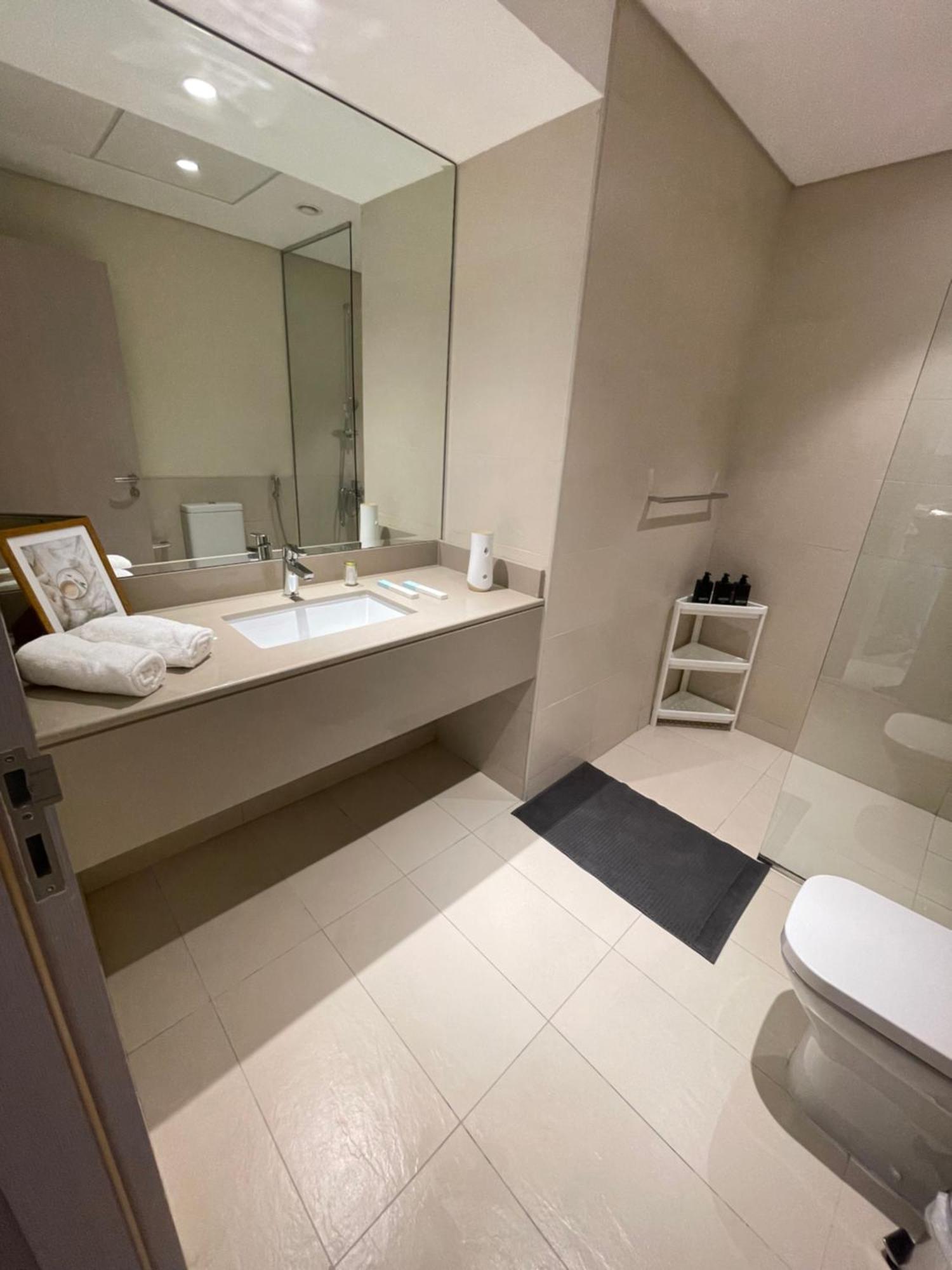 Daisy Hill 1br Waters Edge Canal View Theme Parks Yas Island Appartamento